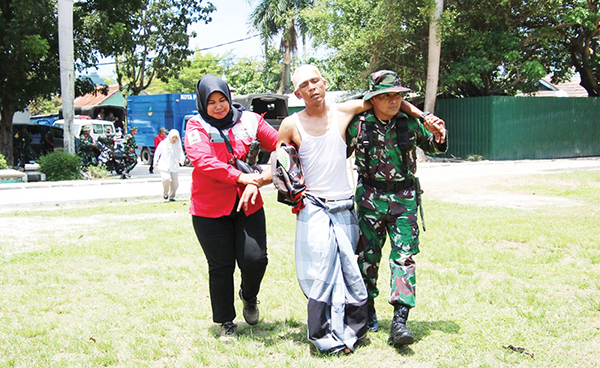 Personel Damkar Ikuti Pelatihan Penanggulangan Bencana 2023 1 LATIHAN GABUNGAN— Sejumlah personel Damkar Kota Padang ikut terlibat dalam simulasi dan kegiatan di hari kedua Pelatihan Penanggulangan Bencana Alam Tahun 2023 yang diadakan oleh Korem 032/Wirabraja, Selasa (12/9).