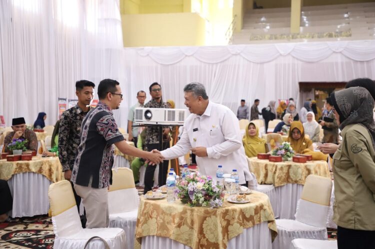 Koto Solok menjadi Daerah Pilot Project KSP 1 WALI Kota Solok Zul Elfian menyambut kedatangan tamu dalam kegiatan Pilot Project Knowledge Sharing Program.