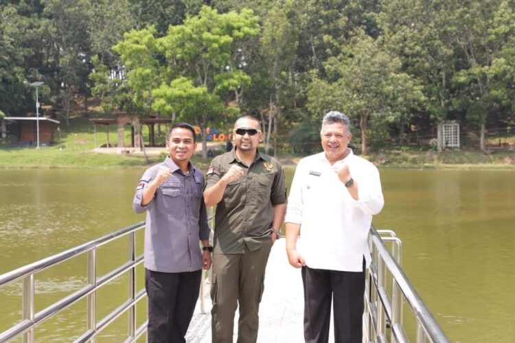 Objek Wisata Pulau Belibis dan Taman Pramuka, Zul Elfian: Potensi Besar Datangkan PAD 1 BERSAMA—Wako Solok Zul Elfian bersama Wawako Solok Ramadhani ketika mendampingi Wakil Gubenur Sumbar
Audy Joinaldy saat berkunjung ke Pulau Belibis.