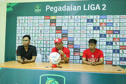 PSPS VS Semen Padang FC, Kabau Sirah Target Poin Penuh 1 KONFERENSI PERS—Pelatih SPFC Delfiadri bersama Rosad Setiawan (Kapten SPFC) saat konferensi pers jelang pertandingan kontra PSPS Riau, Minggu (24/9).