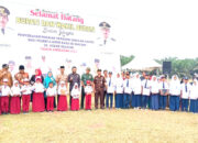 Pemkab Solsel Beri Seragam Gratis untuk Pelajar