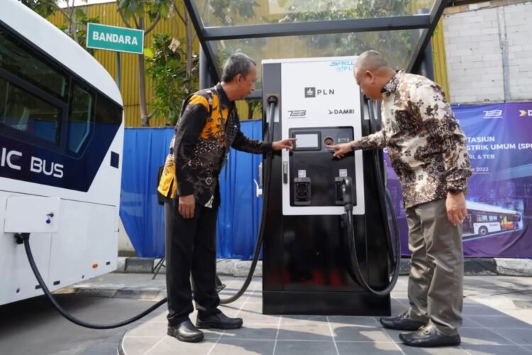 Laju Pertumbuhan Kendaraan Listrik Naik, PLN Ajak Negara ASEAN Kolaborasi Bangun Bisnis Charging Station 1 Ilustrasi Stasiun Pengisian Kendaraan Listrik Umum (SPKLU) yang merupakan sinergi BUMN antara PLN dengan Perum Damri.