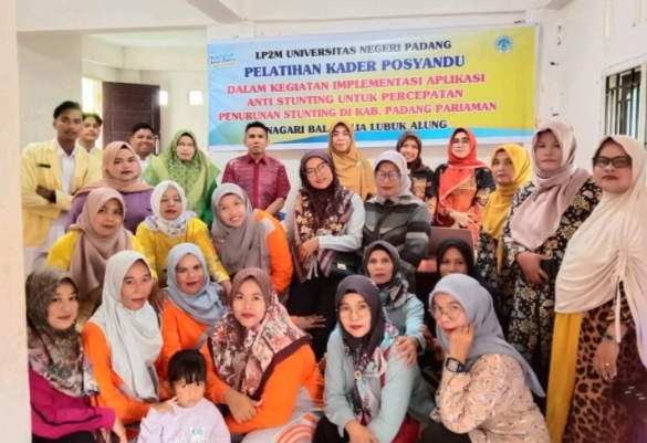 Angka Stunting di Padangpariaman masih Tinggi, Kecamatan Lubuk Alung Mendominasi 1 PELATIHAN KADER— LP2M Universitas Negeri Padang memberikan pelatihan Kader Posyandu untuk implementasi aplikasi anti stunting untuk percepatan penurunan angka stunting di Kabupaten Padangpariaman.