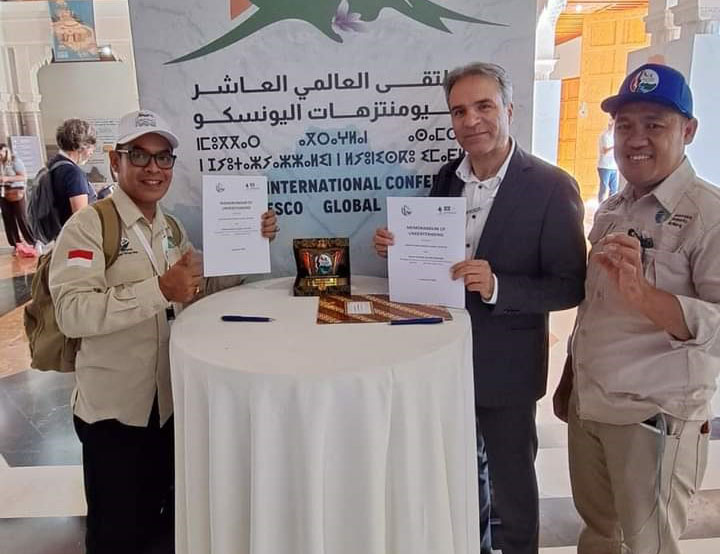 Pemkab Sijunjung Gaungkan Geopark Silokek di Tingkat Internasional, MoU dengan Berbagai Negara 1 MoU—Badan Pengelola Geopark Silokek membuat MoU dengan Qeshm Island Unesco Global Geopark, Iran pada kegiatan Konferensi Internasional Geopark Global UNESCO yang berlangsung di Maroko.