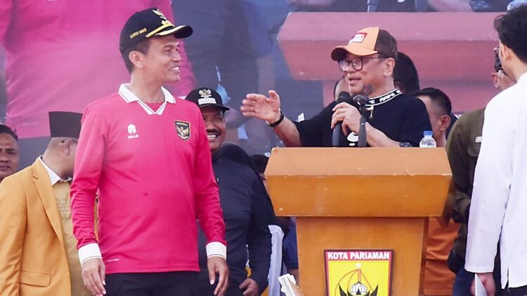 AKRAB— Ketua Gebu Minang Oesman Sapta Odang akrab dengan Wako H Genius Umar.