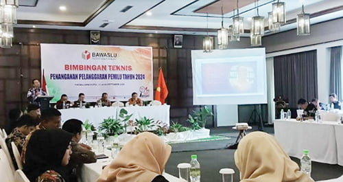 Bawaslu Sumbar Gelar Bimtek Penanganan Pelanggaran 1 BIMBINGAN TEKNIS— Bawaslu Sumbar menggelar bimtek Penanganan Pelanggaran Pemilu bagi jajaran Bawaslu Kabupaten/Kota se-Sumbar, Senin (25/9).