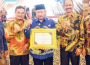 Dukung Perusahaaan Sawit tidak Mempekerjakan Anak, Agam Raih Penghargaan Paritrana Award 2023 Sumbar