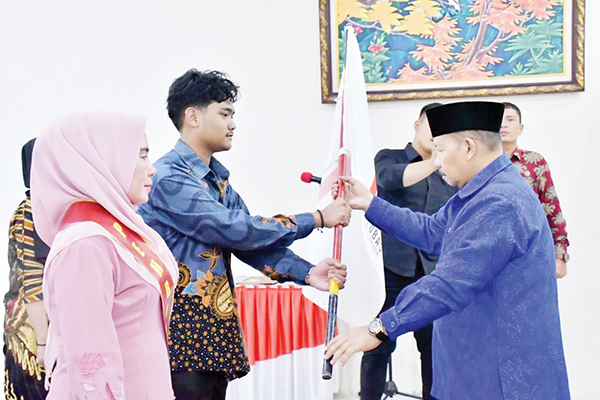 Pengurus Himalubas Kota Bukittinggi 2023-2024 Dikukuhkan 1 PENGUKUHAN— Bupati Agam Dr H Andri Warman melantik dan mengukuhkan Himalubas Kota Bukittinggi Periode 2023/2024 di Mess Pemda Belakang Balok, Bukittinggi, Sabtu (9/9).