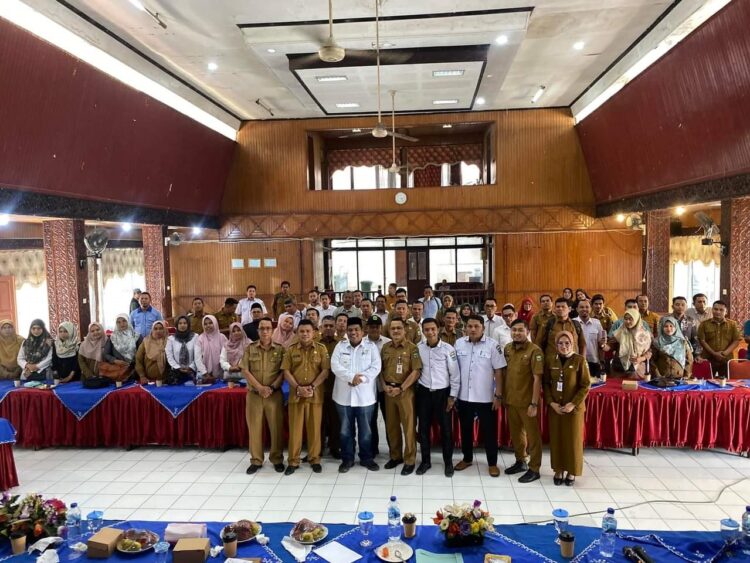 Wali Nagari dan Perangkat menjadi Ujung Tombak Pembangunan 1 PELATIHAN—Bupati Padangpariaman Suhatri Bur saat menghadiri pelatihan wali nagari bersama perangkatnya.