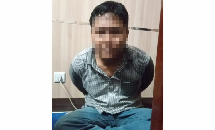 Pria Paruh Baya Kepergok Perkosa ODGJ, Kondisi Setengah Bugil, Lampu Kamar Dimatikan, Ditangkap Warga lalu Diserahkan ke Polisi 1 PEMERKOSA— Pelaku RT (52) yang tertangkap basah memperkosa wanita ODGJ diamankan di Polres Pariaman.