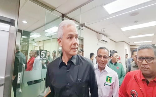 Rapat Bersama Tim Pemenangan, Ganjar Beri Arahan Teknis Terkait Pilpres 2024 1 HADIRI RAPAT— Bakal calon presiden (capres) Ganjar Pranowo hadir dalam rapat rutin Tim Pemenangan Nasional (TPN) di Gedung High End, Jakarta, Rabu (20/9).