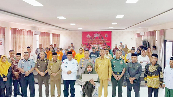 Deklarasi Pemilu Damai 2024, Wujud Komitmen Nyata Agar Situasi Kamtibmas Terjaga 1 IKRAR DEKLARASI— Bupati Padangpariaman, Walikota Pariaman bersama unsur Forkopimda membaca ikrar deklarasi Pemilu Damai, Selasa (5/9).