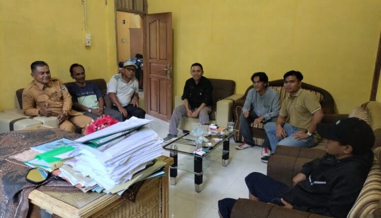 Nagari Paru Sijunjung Segera Terbebas dari Zona Blankspot 1 SURVEI— Dinas Kominfo Sijunjung bersama Telkom dan Telkomsel melakukan survei lapangan ke Nagari Paru untuk pembangunan akses jaringan telekomunikasi.