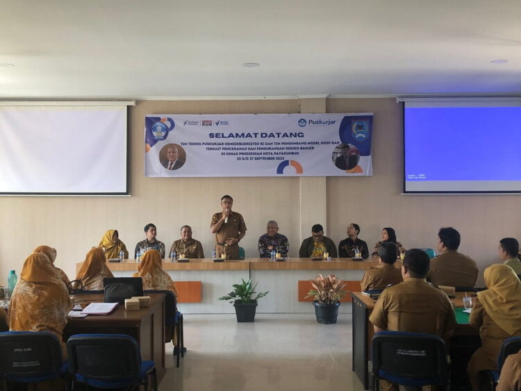Program RAN Bersama Kemendikbudristek RI, Dinas Pendidikan Susun Pengembangan KOSP 1 BIMTEK—Terlihat suasana bimtek pengembangan Kurikulum Operasional Satuan Pendidikan (KOSP) di Aula lantai II kantor bersama dinas pendidikan kota Payakumbuh, Senin (25/9).