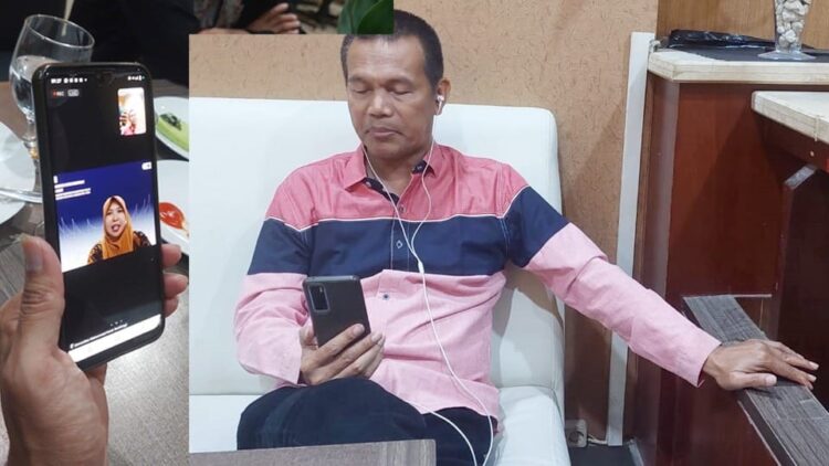 PERSIAPAN—Wako Pariaman H Genius Umar melakukan persiapan saat menjadi Opening Speech Webinar Universitas Mohammad Natsir Bukittinggi.