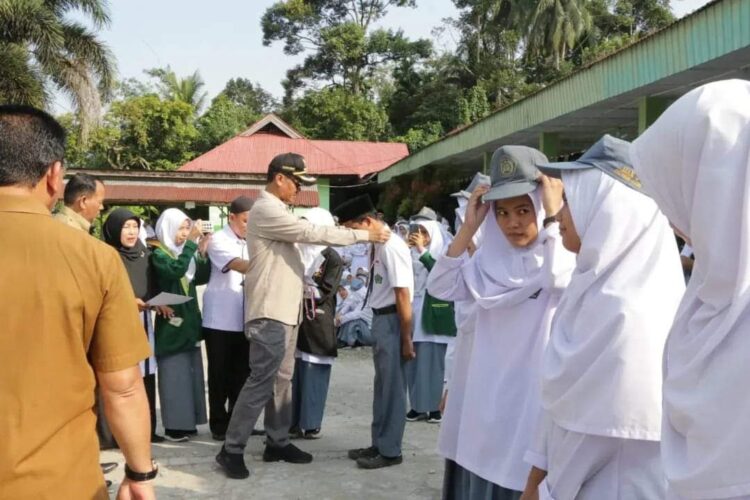 KUNJUNGAN MAN PADUSUNAN— Wako Genius Umar saat menghadiri acara di MAN Padusunan.