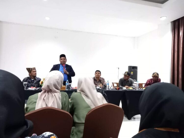 Pahami Regulasi Perundang-undangan, Wali Nagari, Bamus dan Semua Pihak harus Bermitra 1 SAMBUTAN—Bupati Padangpariaman Suhatri Bur berikan sambutan saat pertemuan dengan wali nagari, bamus.