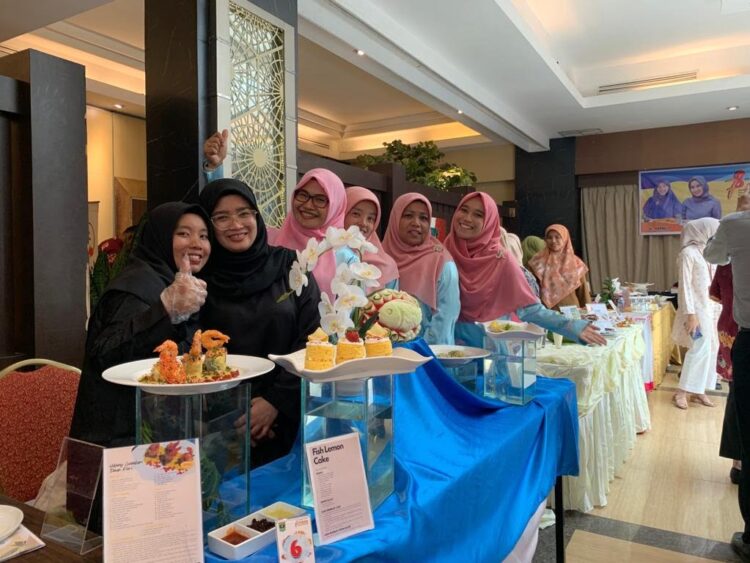 JUARA UMUM— Tim Forikan Kabupaten Limapuluh Kota pada lomba tingkat Sumbar sukse meraih juara umum.