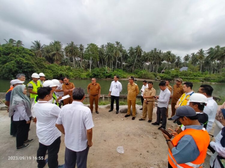 Genius Umar Rapat Dadakan di Kawasan Pinggir Sungai Batang Mangor dengan Jajaran