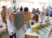 Mendapatkan Nilai Tambah, Praktik Pembuatan Buket Bunga Krisan Digelar