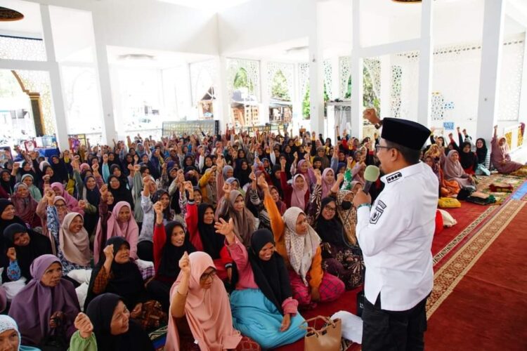 Hadiri Pembinaan KPM PKH, Bupati Eka Putra Ajak Masyarakat Manfaatkan Progul Makan Rendang 1 PEMBINAAN KPM PKH—Bupati Tanah Datar Eka Putra menghadiri pembinaan KPM PKH di Masjid Nurul Jamik, Nagari Padang Magek, Rabu (13/9).