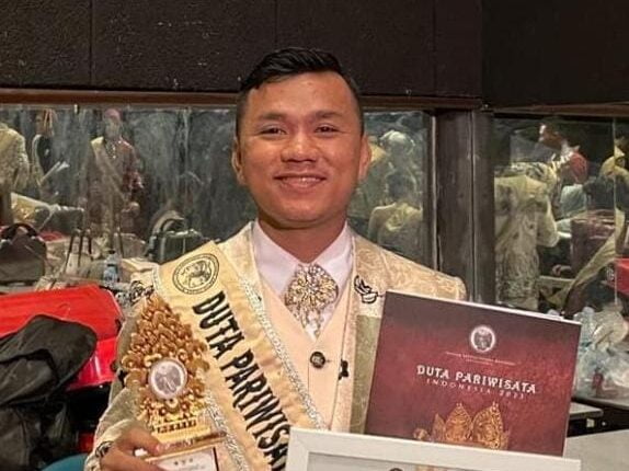 Jetrizal Putera Sijunjung, Utusan Sumbar jadi Best Talenta Duta Pariwisata Indonesia 1 Jetrizal 24 putera terbaik Tanparungo Kecamatan Sumpur Kudus Kabupaten Sijunjung mewakili Provinsi Sumbar dalam event pemilihan Duta Pariwisata Indonesia di The Lerina Hotel Nusa Dua Bali