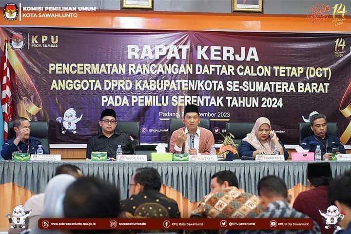 KPU Sawahlunto Ikuti Rakor Pencermatan Rancangan DCT, Terdapat Sejumlah Perubahan 1 RAKOR—
Rapat Kerja (Rakor) Pencermatan Rancangan Daftar Calon Tetap (DCT) Kabupaten/Kota Pemilu Serentak 2024 digelar di aula KPU Provinsi Sumatera Barat
Selasa (26/9.)