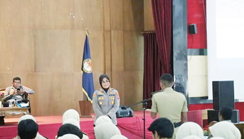 Kombes Pol Yessi: Praja IPDN perlu Pemahaman Komprehensif Atasi Masalah 1 PERTEMUAN— Kapolresta Bukittinggi Kombes Pol Yessi Kurniati menggelar pertemuan bersama Praja IPDN Sumbar, Jumat (29/9).