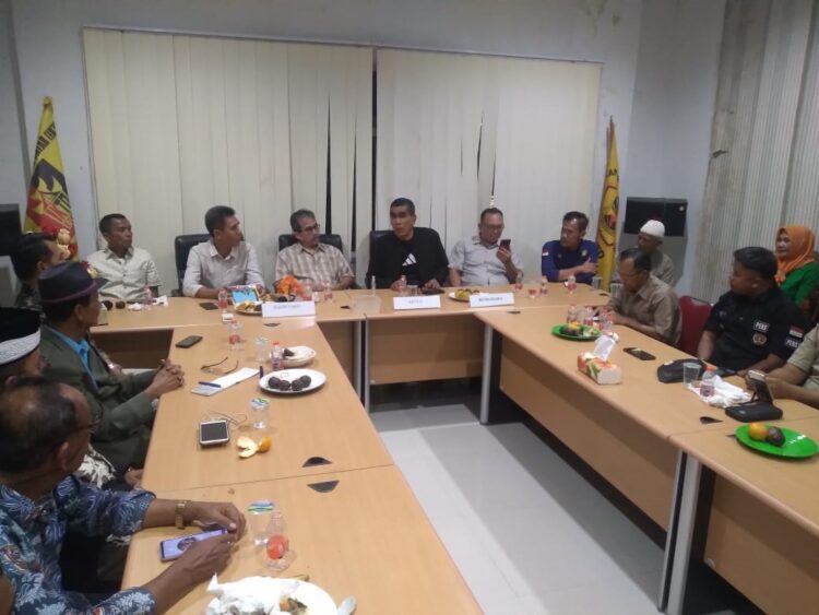 Silaturahmi IKTD Riau dan PWI Tanahdatar, Berikan Kontribusi untuk Majukan Kampung Halaman 1 SILATURAHMI—Pertemuan dan silaturahim PWI Tanahdatar dengan pengurus IKTD Riau.