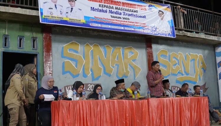 Diskominfo Sijunjung Gelar Diseminasi Informasi Publik 1 SAMBUTAN—Kepala Dinas Kominfo Sijunjung, David Ronaldo saat berikan sambutan pada acara kemarin.