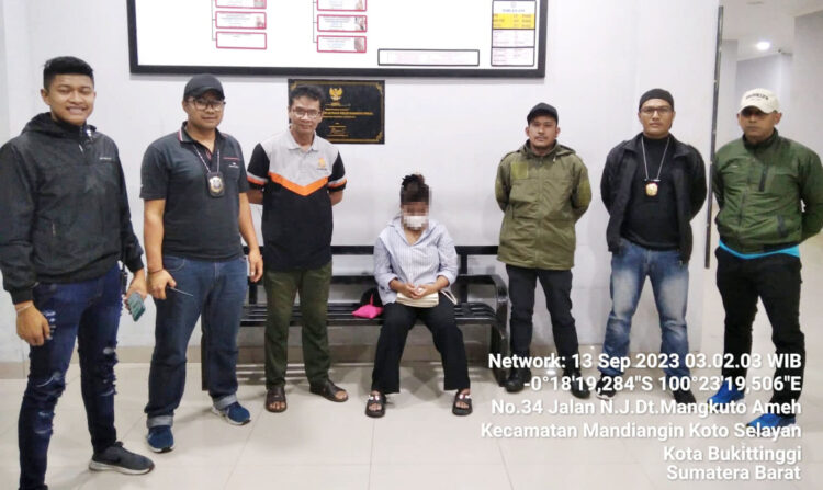 2 Wanita PSK Diamankan Satpol PP, Jual Jasa Pakai Aplikasi Online 1 PSK— Dua wanita PSK diamankan Satpol PP Kota Bukittinggi.