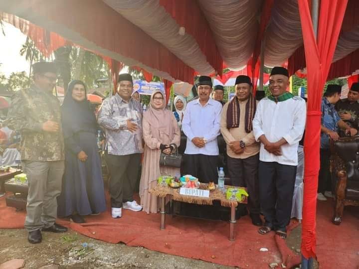 Bupati Buka MTQ Kecamatan Batang Gasan 1 PEMBUKAAN MTQ— Bupati Padangpariaman Suhatri Bur bersama tokoh masyarakat saat menghadiri acara MTQ.