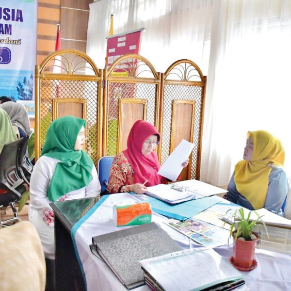 Masuk Nominasi 6 Besar, Forikan Agam Dinilai Tim Verifikasi Sumbar 1 TIM VERIFIKASI— Forikan Kabupaten Agam dikunjungi tim verifikasi lapangan dalam Lomba Program Forikan Kabupaten/Kota se Provinsi Sumatra Barat, Selasa (12/9).