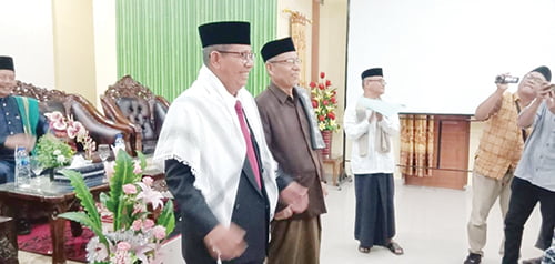 Alim Ulama Pariaman Bersatu Dukung Syauqi Caleg DPRD Sumbar 1 DUKUNGAN— Syauqi, Caleg DPRD Sumbar dari Partai Nasdem mendapatkan dukungan dari alim ulama Kabupaten Padangpariaman dan Kota Pariaman.