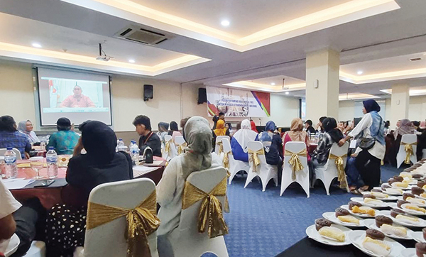 NARASUMBER— Anggota DPR RI dari Sumbar Andre Rosiade, saat membuka Sosialisasi Peran Pertamina Hulu Energi (PHE) untuk Menjaga Ketahanan Energi Nasional, di Hotel Truntum Padang, Kamis (31/8).