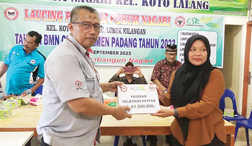 Ikuti Pelatihan Satpam, Pekerja Serabutan Bersyukur Difasilitasi PT Semen Padang 1 PELEPASAN PESERTA— Sebanyak delapan warga Kelurahan Kotolalang, Kecamatan Lubukkilangan, dilepas Forum Nagari Kotolalang untuk mengikuti program pelatihan satpam yang digelar di Kampar, Riau.