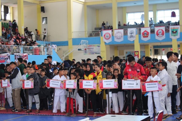 KEJURDA— Wali Kota Solok, Zul Elfian, membuka Kejurda Karate Serambi Madinah Championship II.