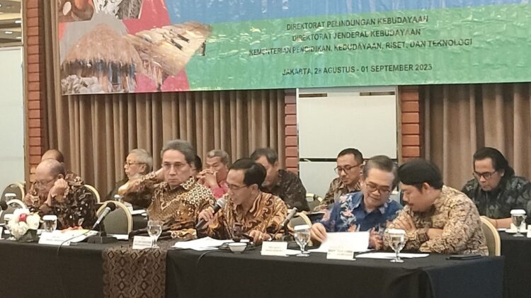 Pemerintah Tetapkan 21 Warisan Budaya Takbenda dari Sumbar 1 PENGUMUMAN—Pembacaan pengumuman WBTbI tahun 2023 oleh Ketua Tim Ahli WBTbI 2023 Dr. Gabriel Roosmargo Lono Lastori Simatupang, MA disaksikan Dirjen Kebudayaan Kemendikbudristek RI, Hilmar Farid, Kamis malam (30/8), di Hotel Millenium Jakarta.