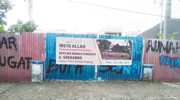 TERKENDALA IZIN PBG— Dinas PUPR Kota Padang masih menunggu pengajuan izin dari pemilik lahan Rumah Singgah Bung Karno di jalan Ahmad Yani untuk rencana pembangunan ulang bangunan berserajah itu.