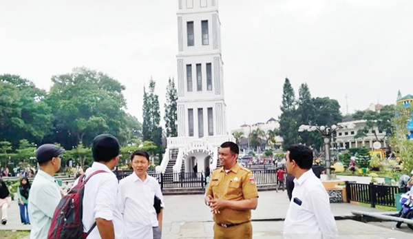 Pemko Bukittinggi Dukung Pameran Foto Ranah Minang LKBN Antara 1 PAMERAN FOTOGRAFI— Pemko Bukittinggi mendukung penuh rencana kegiatan Pameran Fotografi bertajuk Ranah Minang yang diselenggarakan oleh LKBN Antara, acara ini akan digelar di area Jam Gadang dan Pasar Atas Bukittinggi.
