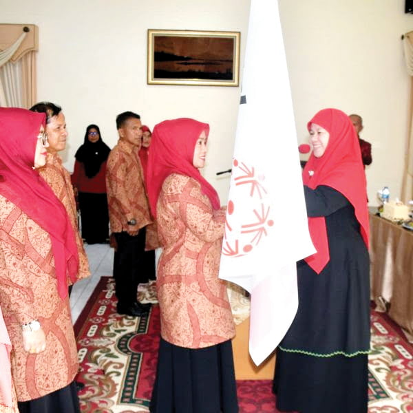 Pengurus SOIna Agam Dikukuhkan, Ny Yenni Jabat Ketua Umum 1 MELANTIK— Ketua Umum Special Olympics Indonesia (SOIna) Provinsi Sumatera Barat, Ny Harneli Mahyeldi melantik pengurus SOIna Kabupaten Agam, periode 2022-2026, di Mess Pemkab Agam Belakang Balok, Jumat (22/9).