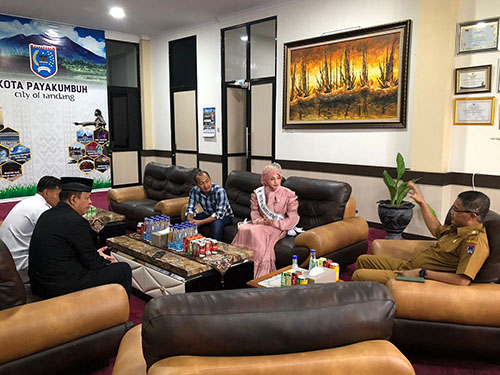 Payakumbuh Tidak Pernah Berhenti, Lahirkan Generasi Muda Berbakat dan Bertalenta 1 TERIMA—Pj. Wali Kota Payakumbuh Rida Ananda terima kunjungan putri Hijab Sumatera Barat