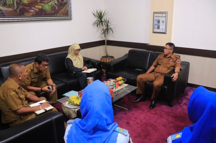 KUNJUNGAN KERJA BPS— Plh Wali Kota Payakumbuh Rida Ananda menerima kunjungan BPS.