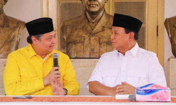 BERSAMA— Ketua Umum Golkar 
Airlangga Hartarto bersama Ketum 
Gerindra Prabowo Subianto.
