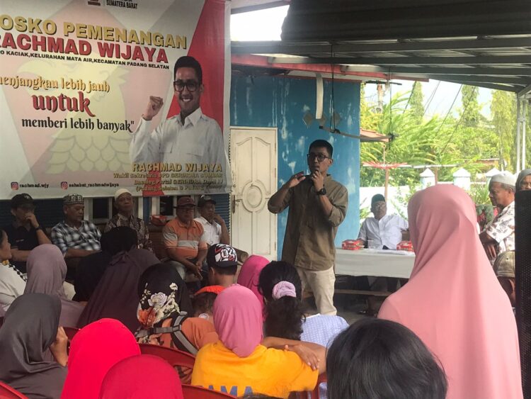 Rachmad Wijaya, Caleg Muda Gerindra yang Bergerak Bersama Masyarakat 1 Bakal calon anggota DPRD Padang dari Partai Gerindra Rachmad Wijaya saat bertemu dan bersosialisasi dengan masyarakat Koto Kaciak, Padang Selatan, Kota Padang.