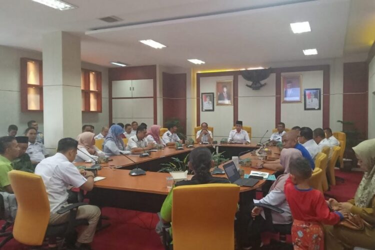 Pemko Solok Gelar Evaluasi Persiapan Penilaian Adipura, Pemukiman Laing perlu Pembinaan 1 PIMPIN rakor — Wakil Wali Kota Solok, Ramadhani Kirana Putra pimpin rakor evaluasi persiapan penilaian Piala Adipura.