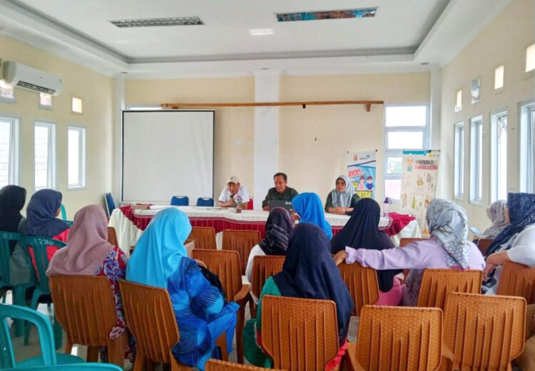 Kelurahan PPA Gelar Sosialisasi, Kelola Sampah dapat Nilai Tambah 1 PEMANFAATAN SAMPAH— DLH Kota Solok menggelar sosialisasi di Kelurahan Pasar Pandan Air Mati (PPA) tentang pemanfaatan sampah rumah tangga bagi warga.