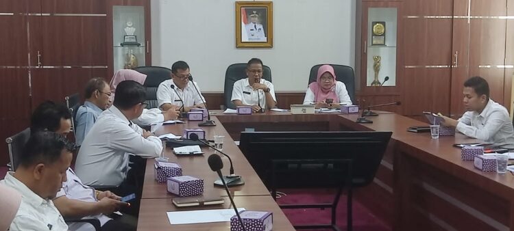 Matangkan Persiapan, Pemko Payakumbuh Gelar Rapat Teknis Adipura 2023 1 PIMPIN RAPAT— Staf Ahli Wali Kota Elvi Jaya pimpin rapat teknis penialian Adipura 2023 yang diikuti sebanyak 28 OPD.