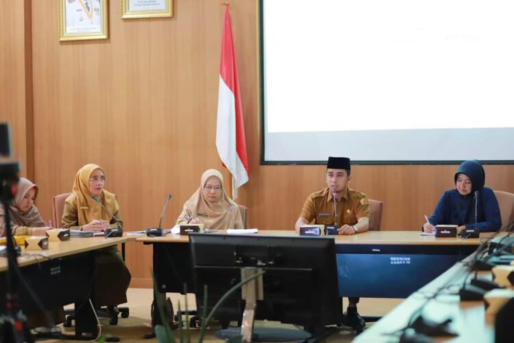 RAKORNIS—Wakil Wali Kota Solok, Ramadhani Kirana Putra Ikut dalam Rapat Koordinasi Teknis (Rakornis) Konsep dasar Survei Kesehatan Indonesia (SKI) tingkat provinsi.