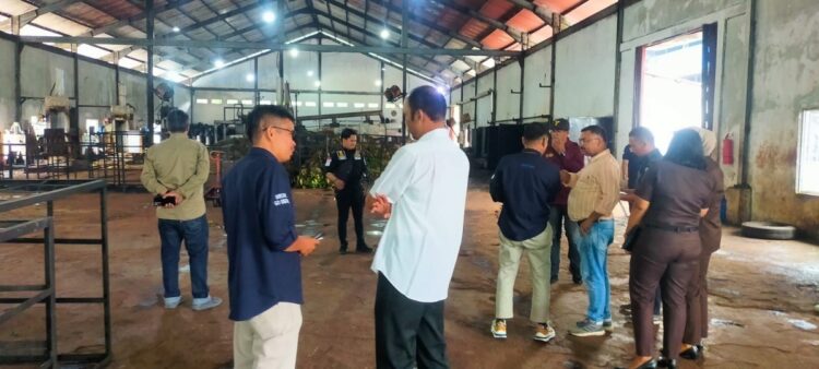 Antisipasi Gangguan Kamtibmas, Joni Amir Ajak Masyarakat Pantau Orang Asing 1 PANTAU ORANG ASING— Tim POA melakukan pemantauan di beberapa perusahaan di Pangkalan Koto Baru, Kabupaten Lima Puluh Kota, baru-baru ini.